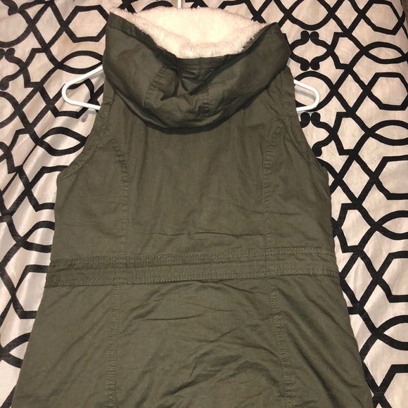 Vest - Picture 2 of 4